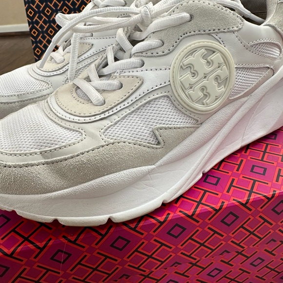 Tory Burch White Women's Sneakers
In very good condition - Picture 8 of 10